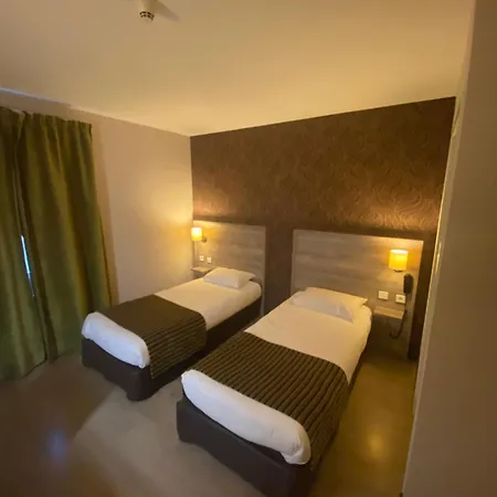 Logis Hotel Le Saint Georges Vivonne Esterno foto