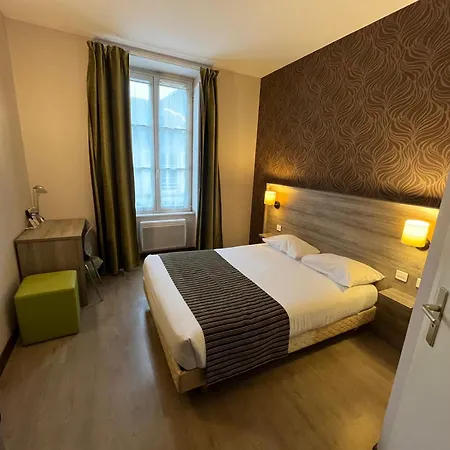 Logis Hotel Le Saint Georges Vivonne Esterno foto