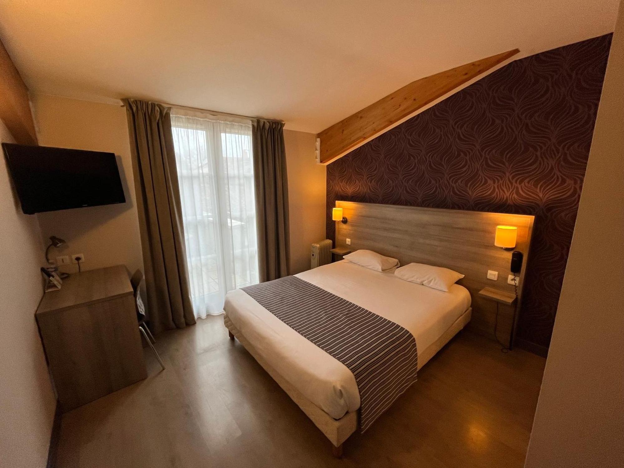 Logis Le Saint Georges Hotel 3*