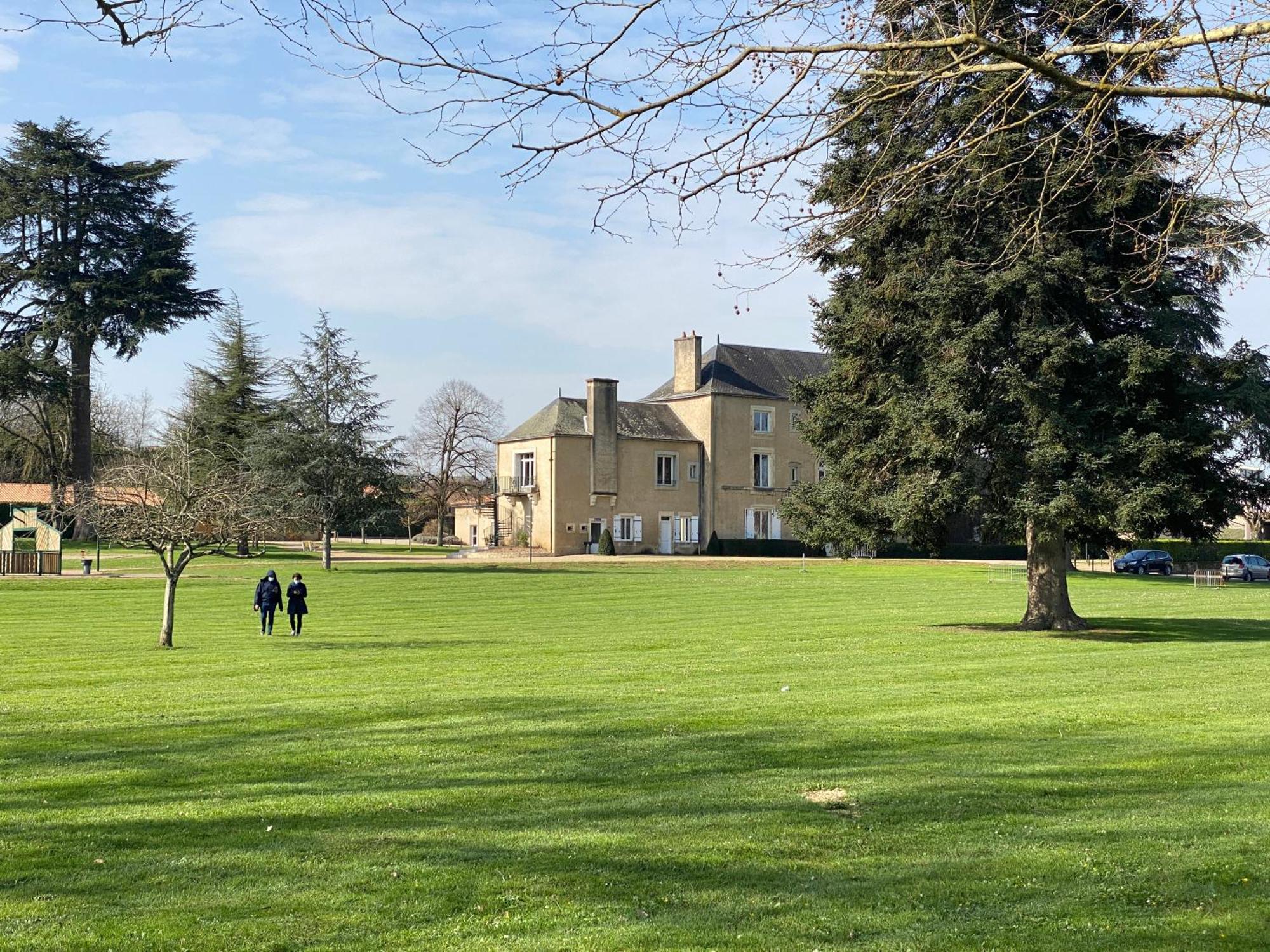 Logis Le Saint Georges Hotel