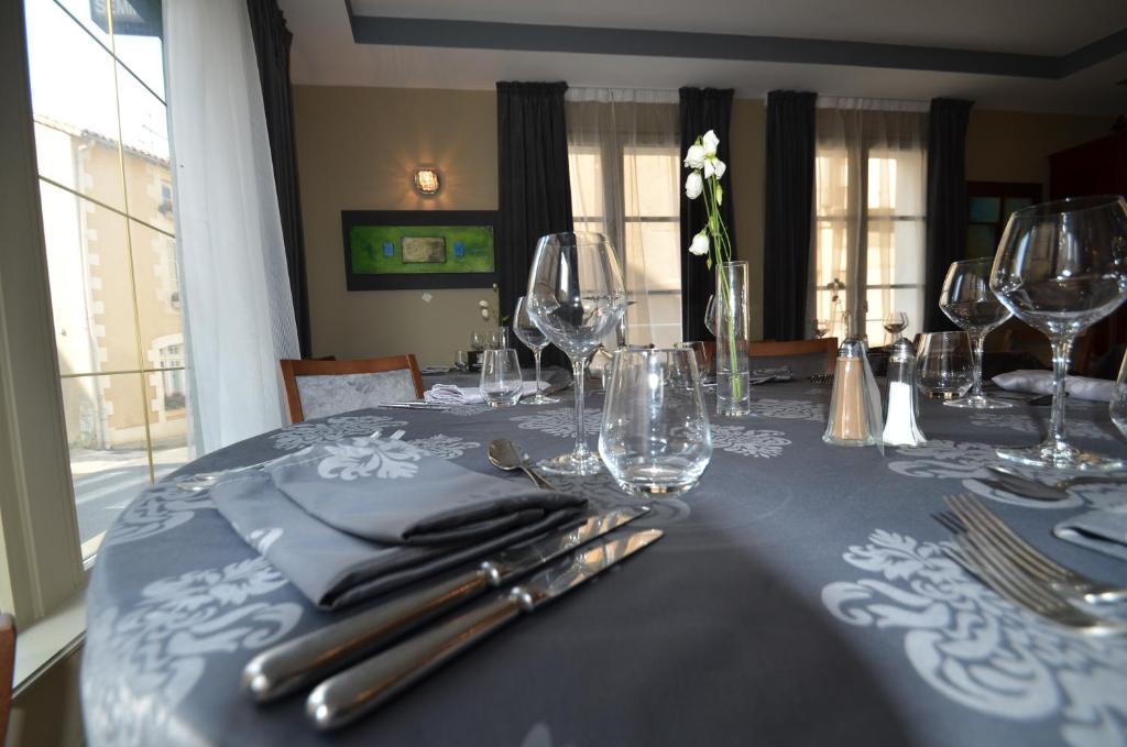 Logis Le Saint Georges Hotel 3*