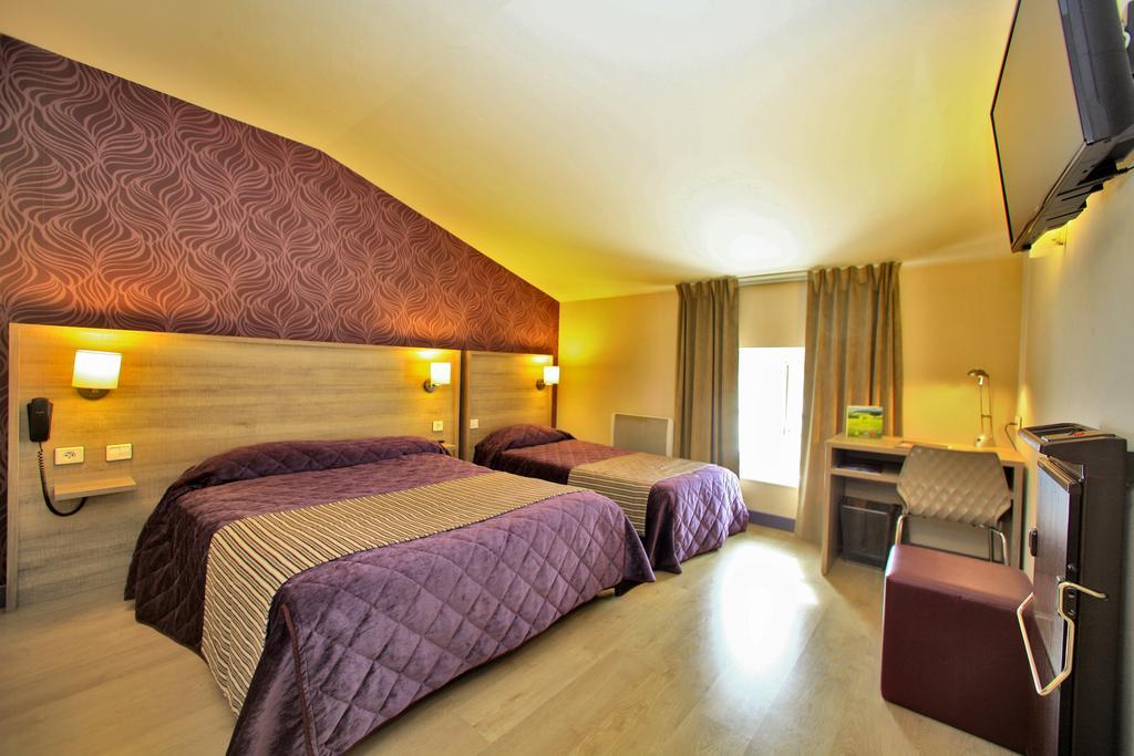 Logis Le Saint Georges Hotel Vivonne